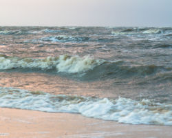 Wellen am Döser Strand